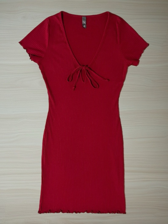 Alya Dresses & Skirts - 🔥 ALYA Red Bodycon Dress~Women’s Sz Sm~V-Neck w/ Tie & Keyhole Detailing~Ribbed